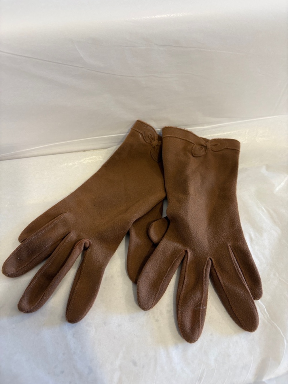 VINTAGE Women's Brown Gloves - Tailored Everyday Style